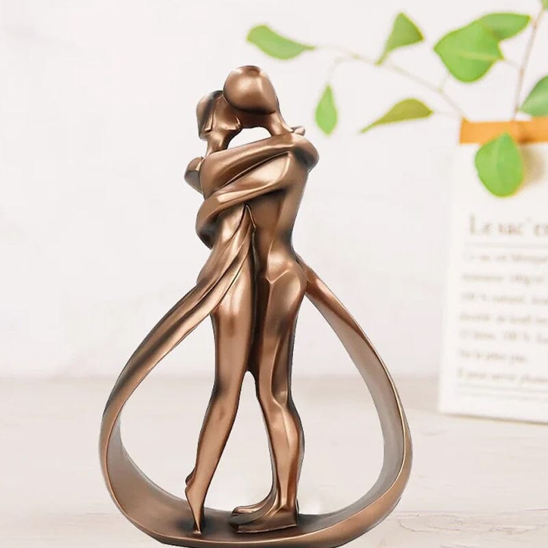 Romantic Lovers Embrace Statue